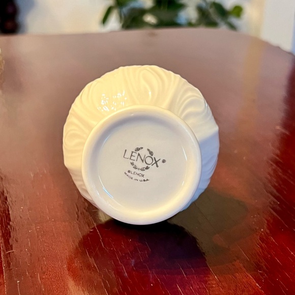 Vintage Lenox Vase Elfin Collection Porcelain with Embossed Leaves 1980s - Picture 7 of 9